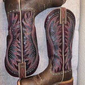 Ariat, vaquera, square toe boots